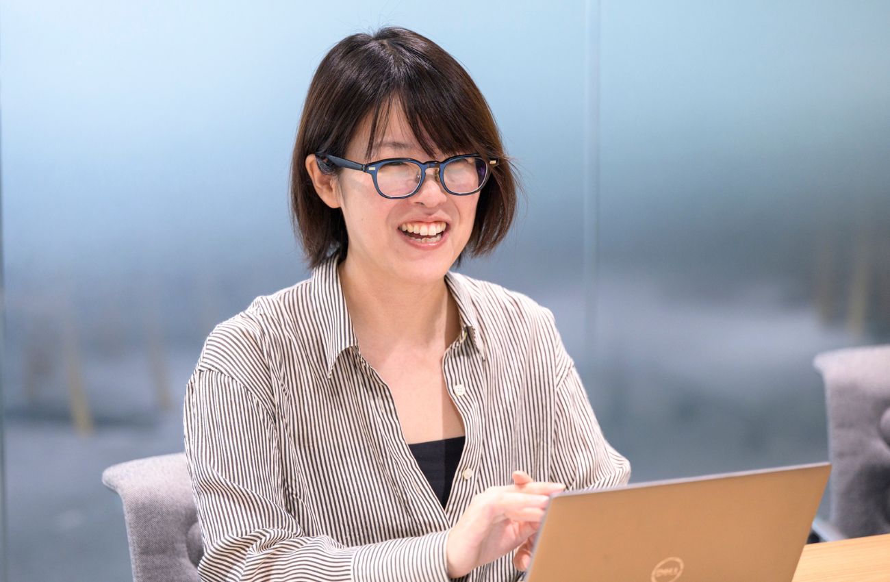 株式会社電通デジタル グローバルセンター ビジネスプロデュース第1事業部 谷村明日香氏GMWの実装フェーズを担当。デザイン、開発、運用、アクセシビリティのチームのハブ役として連携しながら、仕組みとしてブランドをグローバル展開できる環境作りを支援した。