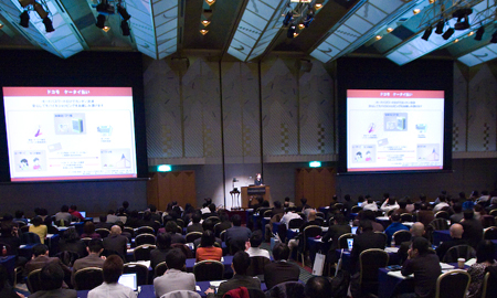 早朝からのセッションにも関わらず、会場には多くの人が詰め掛けた