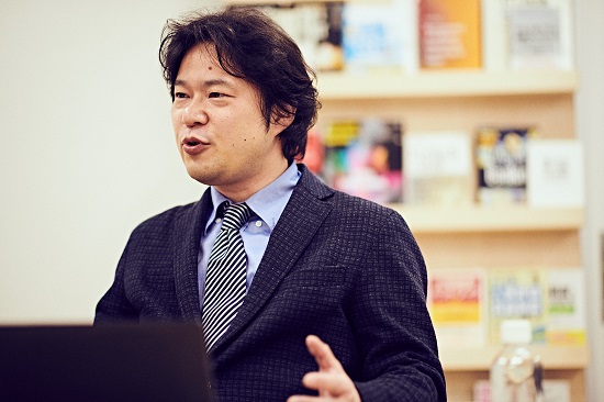 TIプランニング代表取締役 池谷貴さん編集などの仕事を経て、カード業界誌の版元において、雑誌編集、プランニング、セミナー、展示会などの運営に携わる。電子決済、PCI DSS/カードセキュリティ、ICカード、ICタグなどのガイドブック制作を統括。2009年11月にマーケティング、カード・電子決済、IT・通信サービスなどのコンサルティング、調査レポート・書籍の発行、セミナー運営、ポータルサイト「payment navi（ペイメントナビ）」「PAYMENT WORLD（ペイメントワールド）」などのサービスを手掛けるTIプランニングを設立した。