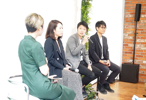 左から二番目より順に、株式会社ベイクルーズ EC統括 セールス＆サービス Div. デジタルコミュニケーション Sec. 馬來 真知子氏／株式会社I-ne BOTANIST ECセールス部 部長 小松 悠氏／GMOペパボ株式会社 minne事業部 事業部長 阿部 雅幸氏
