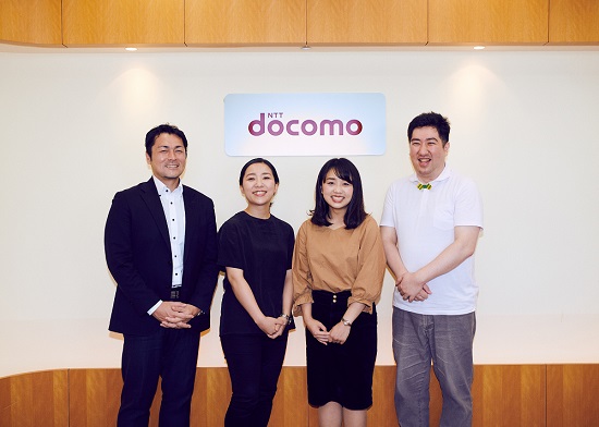 写真左から、株式会社NTTドコモ コンシューマービジネス推進部 コマースサービス 第一コマース担当課長 山田俊之さん、同社 同部 コマースサービス コマース企画担当 豊田澄さん、株式会社Faber Companyソリューション本部 コンテンツマーケティング部 コンテンツディレクター 岡村眞由子さん、同社 CAO（Chief Analytics Officer）小川卓さん