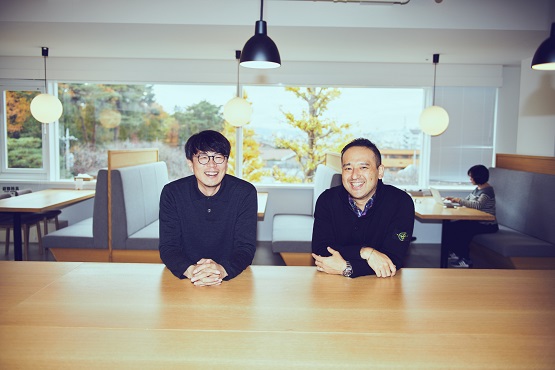 クラシコム・青木耕平さん（左）／コメ兵・藤原義昭さん（右）