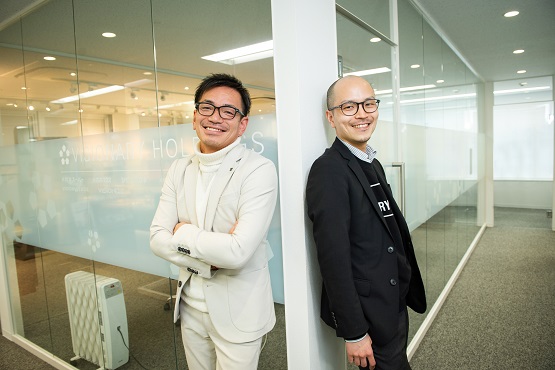ビジョナリーホールディングス・川添隆さん（右）／リンクス・小橋重信さん（左）