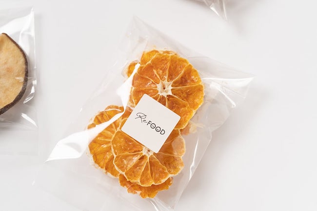 廃棄される農作物から作られたドライフルーツ「ReFOOD」