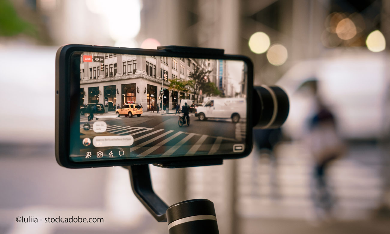 using phone with stabilizer and taking pictures and live video