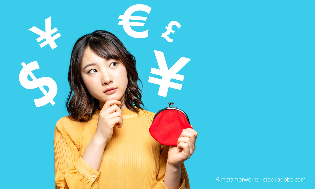 節約を考える女性