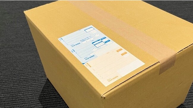段ボールに貼った「ラベル伝票」のイメージ