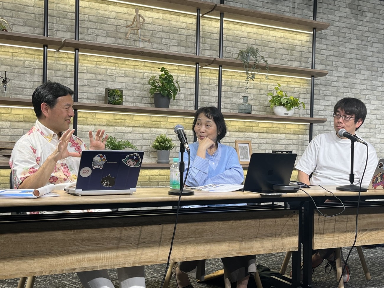（写真左から）日本オムニチャネル協会 理事 逸見光次郎氏、株式会社IBAカンパニー 代表取締役／DCM株式会社 社外取締役 射場瞬氏、一般社団法人リテールAI研究会 理事／今村商事株式会社 シニア バイス プレジデント 兼 営業本部 統括本部長 林拓人氏