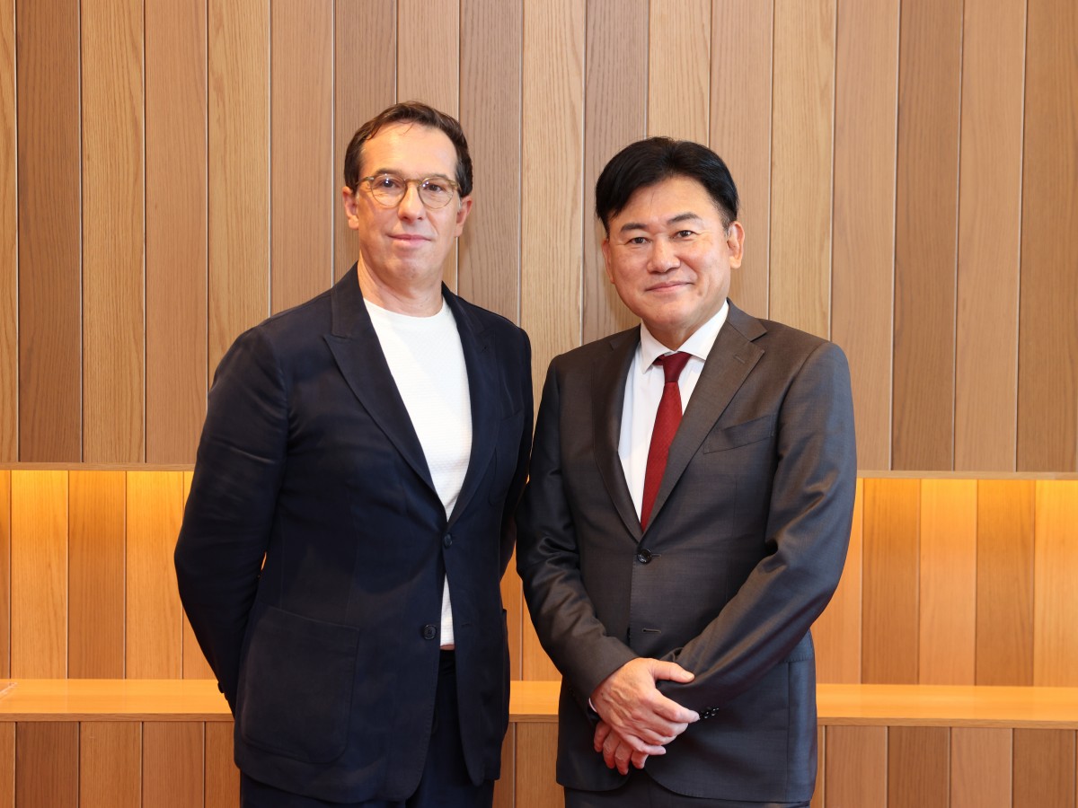 左）ロレアルグループ 最高経営責任者 ニコラ・イエロニムス氏、（右）楽天グループ 代表取締役会長兼社長 三木谷 浩史氏