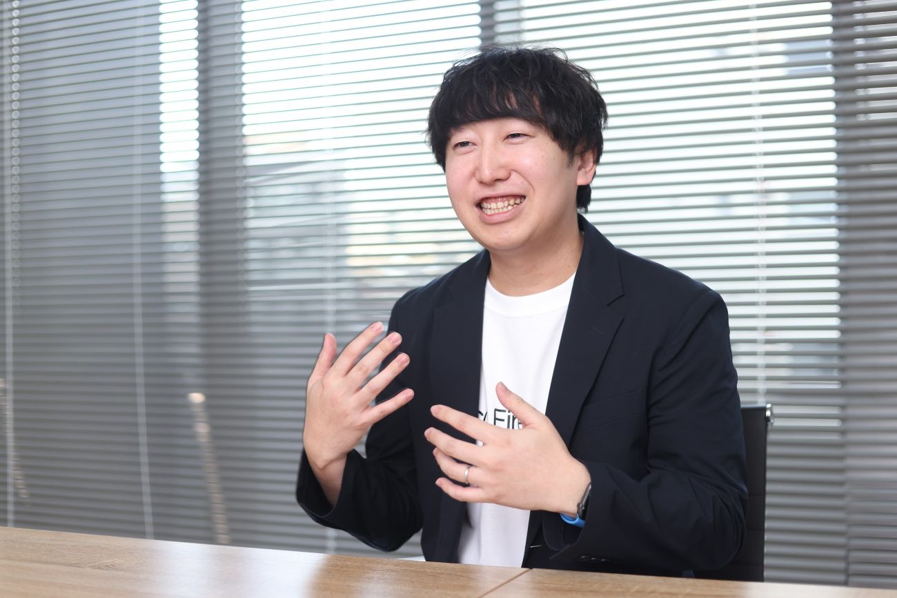 Firework Japan 石島氏：新卒でテレビ番組制作会社に入社し、バラエティ番組を担当。2015年に動画ベンチャーに転職し、LINE LIVEやAbemaTVなど、ライブ配信が盛り上がり始めた時期にプロデューサーとして番組制作や企画に携わる。2017年には自社アプリを使ったライブコマース事業の立ち上げも経験。その後、大手音楽レーベルでアーティストのYouTubeチャンネル立ち上げや運用、スタートアップでの企業YouTube運営などを経て、現在はFireworkで動画マーケティング全般の支援を行っている。 