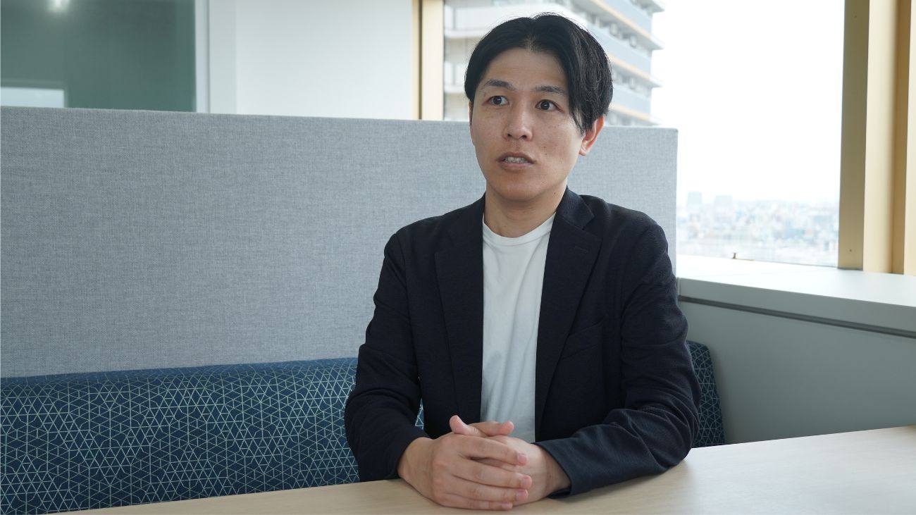 アサヒビール株式会社　マーケティング本部　ビールマーケティング部　堀 謙太氏入社後、広域量販企業を担当する営業を経験し、2018年からビールマーケティング部に所属。新ジャンル 「クリアアサヒ」のブランドマネジメントを経験した後、2024年より「アサヒ スーパードライ」のブランドマネージャーに従事。