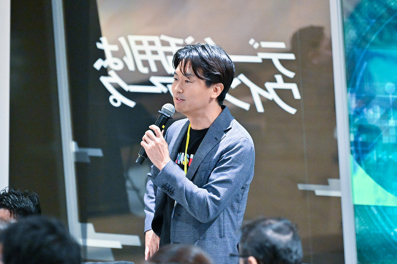 カスタマーサクセス天下一武闘会のコメンテーターを務めたGainsightの絹村悠氏