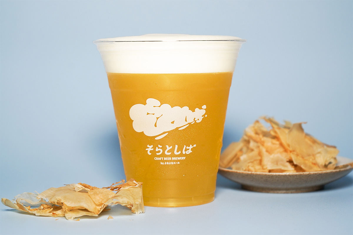 北海道内17社のクラフトビールメーカーで共同仕込みを実施した「なまらしゃけエール」